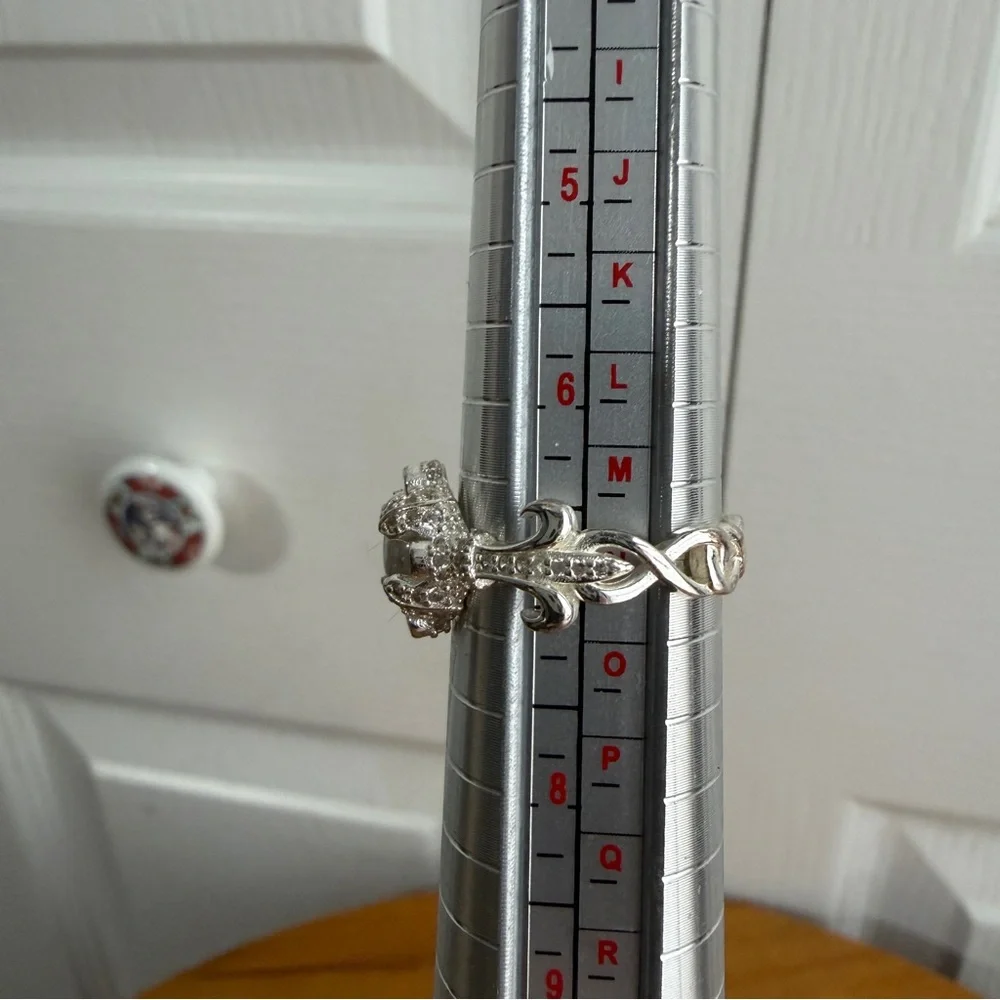 Vintage style clear stone infinity band size 7‎